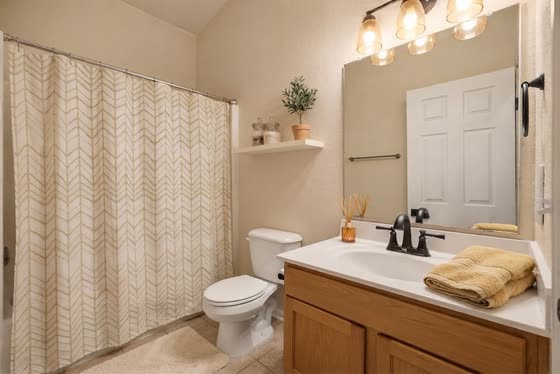 The shared bath at 612 Christian Creek Road